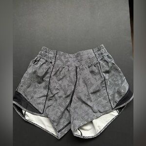 Lululemon - Hotty Hot shorts 4 Tall